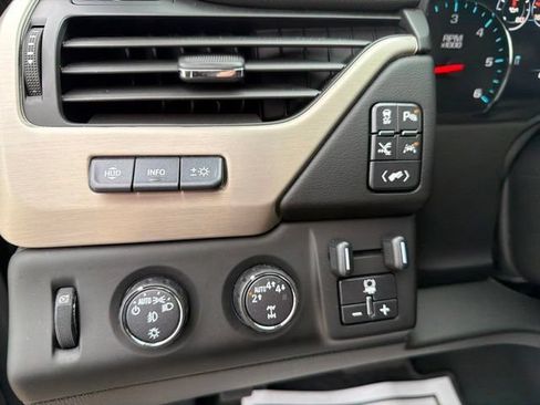 Used 2020 GMC Yukon Denali w/ Denali Ultimate Package AWD/4WD image 11