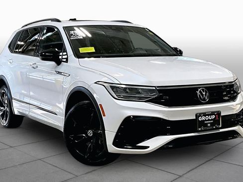 Used 2023 Volkswagen Tiguan SE R-Line AWD/4WD image 3