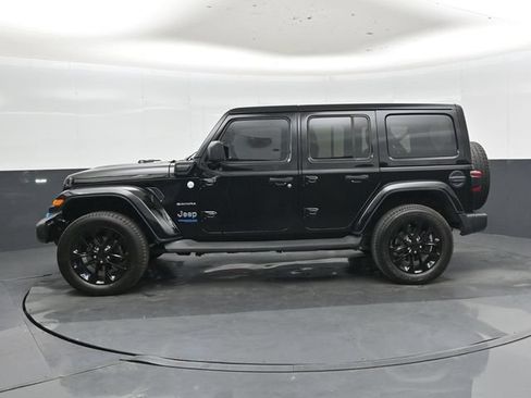 Used 2022 Jeep Wrangler Unlimited Sahara w/ Cold Weather Group AWD/4WD image 25