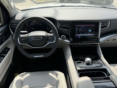 Used 2023 Jeep Wagoneer 4WD w/ Premium Group I image 14