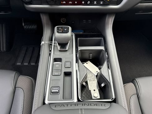 New 2026 Nissan Pathfinder SL FWD image 5