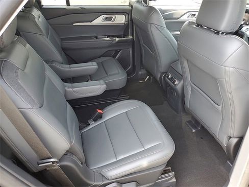 Used 2025 Ford Explorer Active w/ Active Comfort Package image 16