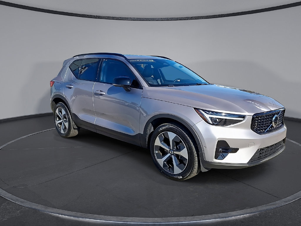 Certified 2026 Volvo XC40 B5 Plus AWD/4WD image 5