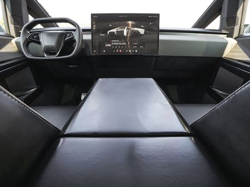 Used 2025 Tesla Cybertruck AWD Crew Cab image 33