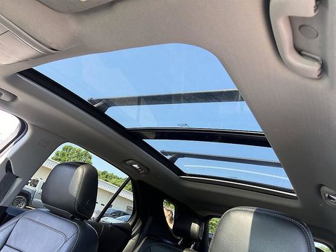 Used 2019 Chevrolet Equinox Premier FWD image 17