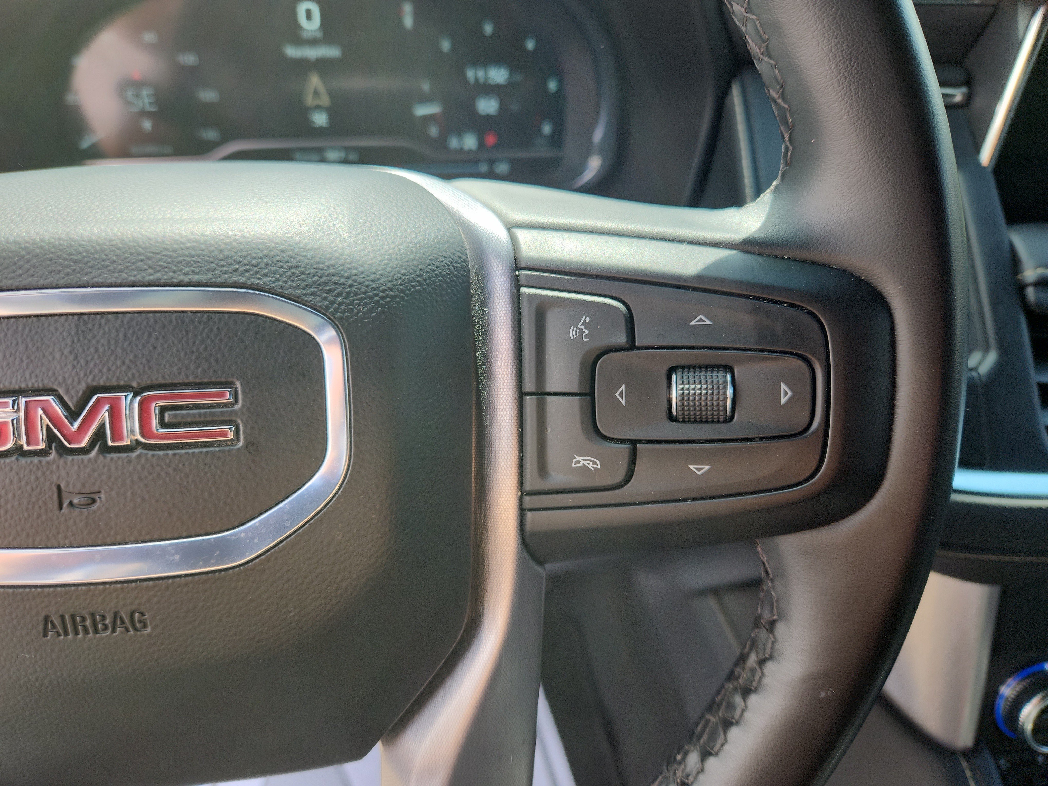 Used 2024 GMC Yukon SLT AWD/4WD image 20