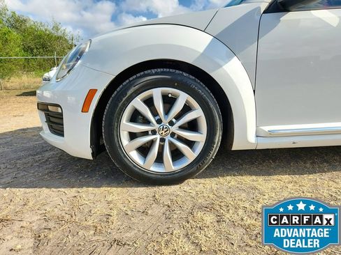 Used 2017 Volkswagen Beetle 1.8T Classic FWD image 10