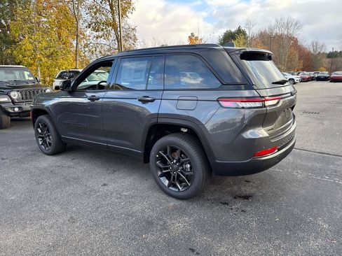 New 2025 Jeep Grand Cherokee Limited image 3