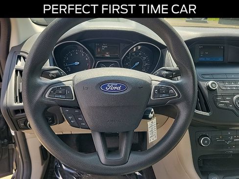 Certified 2018 Ford Focus SE FWD image 21