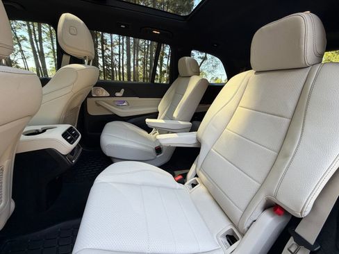 Used 2024 Mercedes-Benz GLS 450 4MATIC image 14