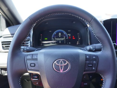 Used 2025 Toyota Camry SE FWD image 22