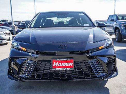 New 2026 Toyota Camry Hybrid FWD image 2