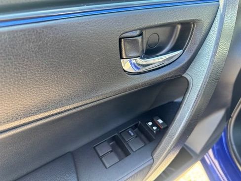Used 2017 Toyota Corolla SE w/ Carpet Mat Package (TMS) FWD image 11