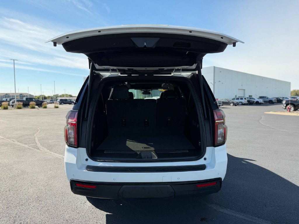 Used 2024 Chevrolet Suburban Z71 w/ Luxury Package AWD/4WD image 15