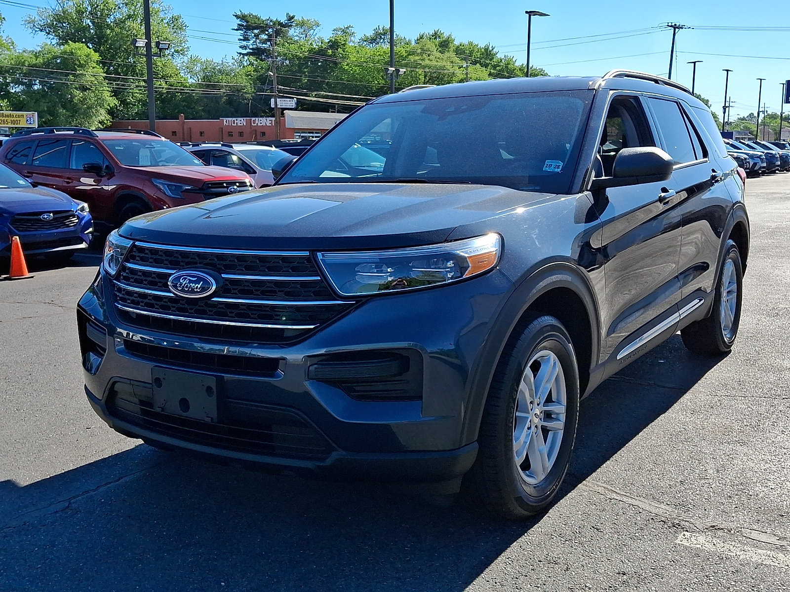 Certified 2023 Ford Explorer XLT AWD/4WD image 3