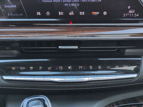 Used 2022 Cadillac Escalade ESV Premium Luxury image 30