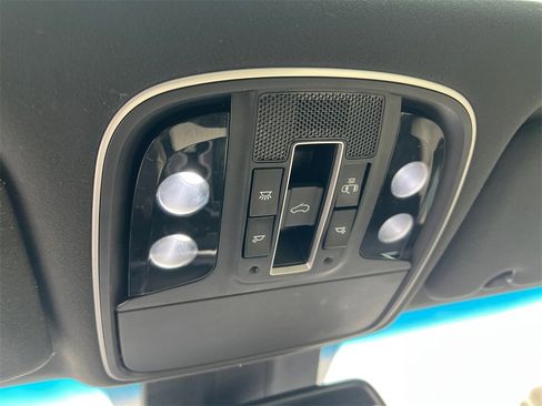 Used 2017 Kia Sorento SX image 29