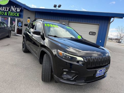 Used 2021 Jeep Cherokee Latitude Plus AWD/4WD image 3