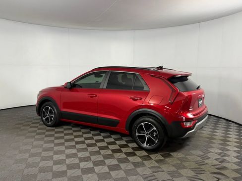 Used 2025 Kia Niro LX image 10