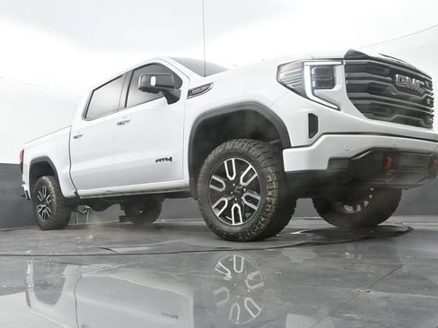 Used 2025 GMC Sierra 1500 AT4 w/ AT4 Premium Package AWD/4WD image 9