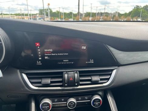 Used 2018 Alfa Romeo Giulia AWD image 33