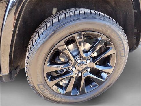 Used 2018 Jeep Grand Cherokee Altitude AWD/4WD image 6