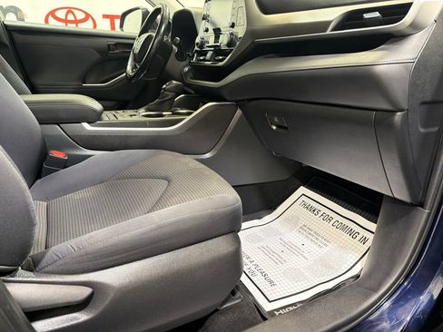 Used 2020 Toyota Highlander LE AWD/4WD image 11