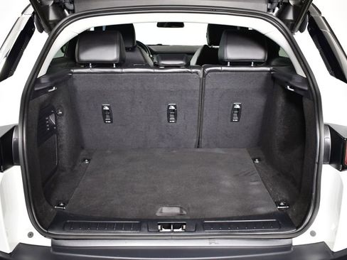 Used 2019 Land Rover Range Rover Evoque SE Premium image 12