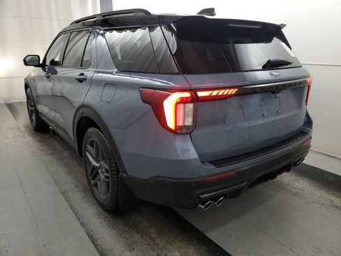 Used 2025 Ford Explorer ST AWD/4WD image 3