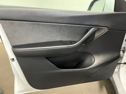 Used 2022 Tesla Model Y Long Range AWD/4WD image 20