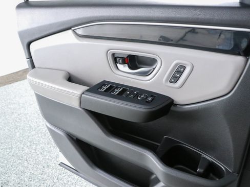 Used 2025 Honda Pilot Touring image 22
