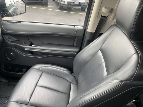 Used 2024 Ford Expedition XLT image 23