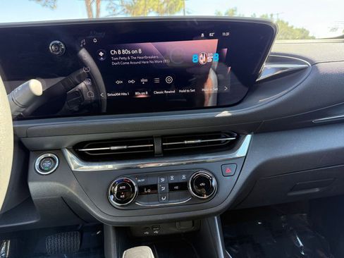 Used 2025 Buick Envista Preferred image 18