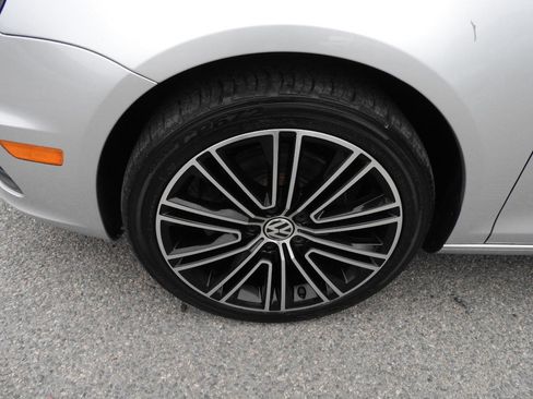 Used 2013 Volkswagen Eos FWD image 18