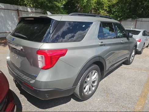 Used 2020 Ford Explorer XLT w/ Equipment Group 202A AWD/4WD image 2