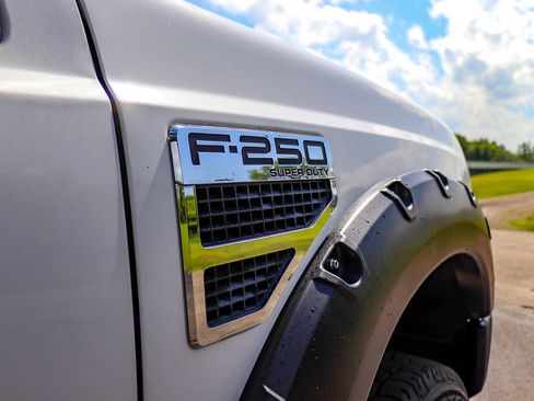 Used 2009 Ford F250 Lariat image 27