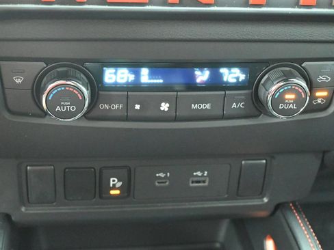Certified 2025 Nissan Frontier PRO-4X w/ Interior Protection Package AWD/4WD image 18