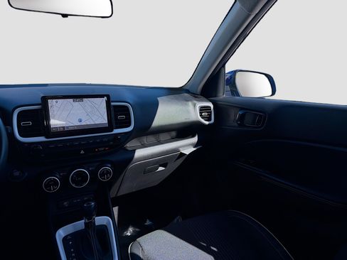 Used 2024 Hyundai Venue Limited image 22