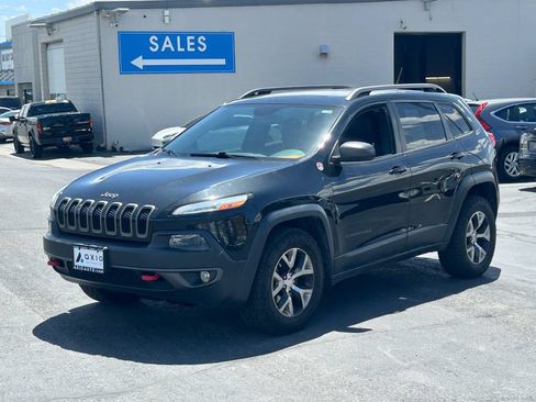 Used 2014 Jeep Cherokee Trailhawk w/ Leather Interior Group AWD/4WD image 9