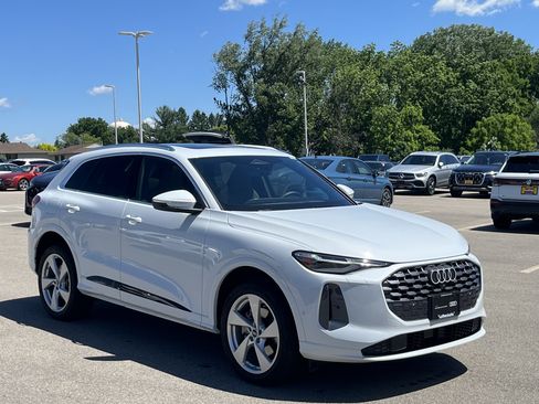 Certified 2025 Audi Q5 Premium w/ Premium Plus AWD/4WD image 17