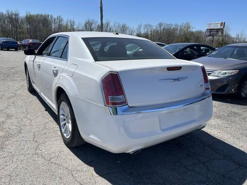 Used 2011 Chrysler 300 RWD image 7