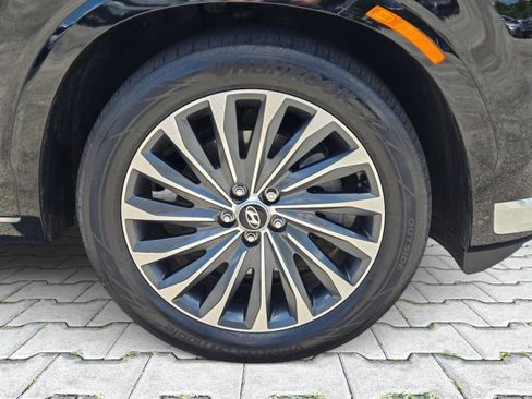 Used 2025 Hyundai Palisade Calligraphy FWD image 3