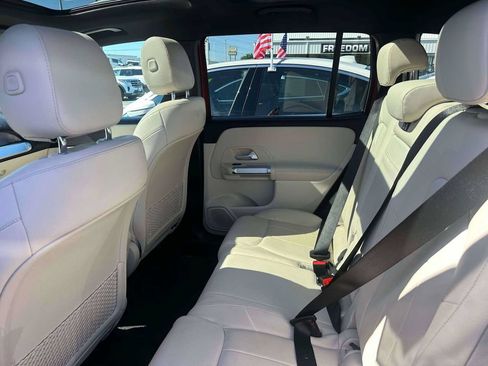 Used 2022 Mercedes-Benz GLB 250 4MATIC image 10