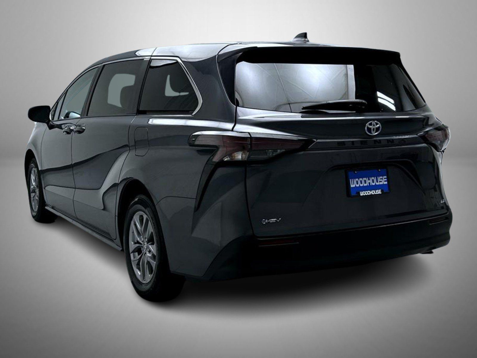Used 2025 Toyota Sienna LE FWD image 7