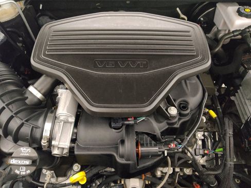 Used 2021 GMC Acadia Denali w/ Denali Technology Package FWD image 30