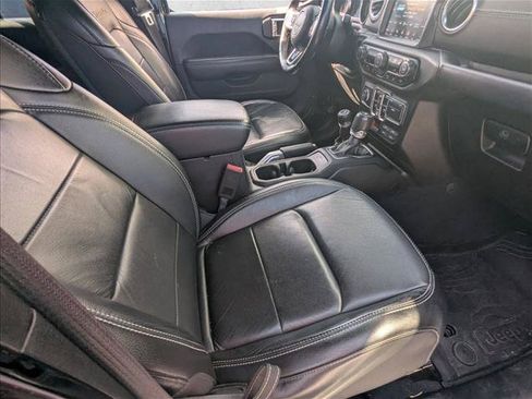 Used 2018 Jeep Wrangler Unlimited Sahara AWD/4WD image 19