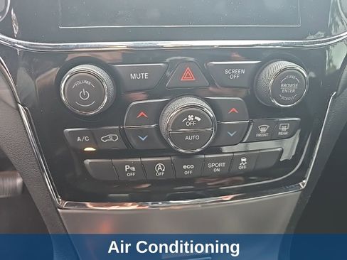 Used 2021 Jeep Grand Cherokee Laredo X image 21