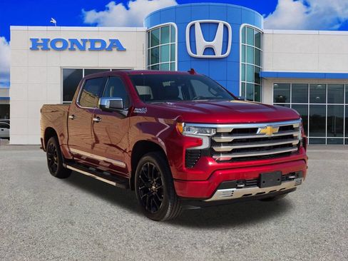 Used 2025 Chevrolet Silverado 1500 High Country w/ Technology Package AWD/4WD image 15