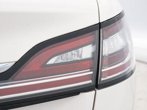 Used 2019 Lincoln Nautilus Select image 16