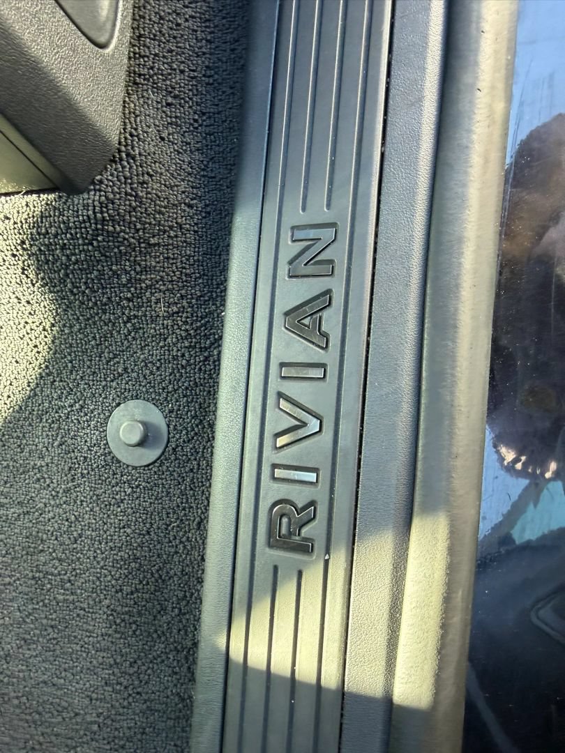 Used 2025 Rivian R1S Adventure Dual AWD/4WD image 27